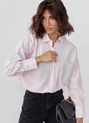 Женская рубашка с термостразами на карманах