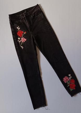 Цупкі модні джинси з вишивкою