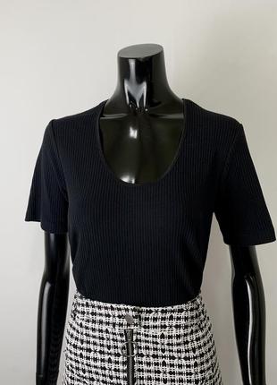 Футболка в рубчик черная