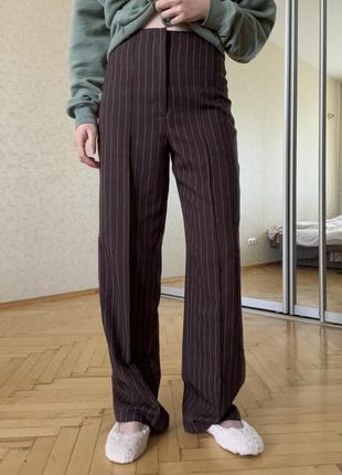 Прямые брюки в полоску urban outfitters коричневые в полоску
