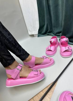 Рожеві ніжні шкіряні сандалі босоніжки на високій прямій підошві колір на вибір