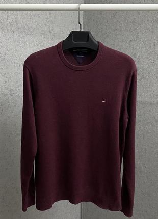 Бордовый свитер от бренда tommy hilfiger
