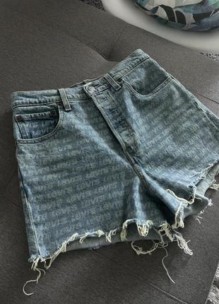Шикарные джинсовые шортики levi’s в монограмму