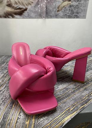 Стильные розовые босоножки с узлами бренда plt5 фото