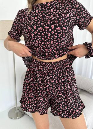 Женская летняя легкая пижама футболка и короткие шортики шорты рубчик в цветке