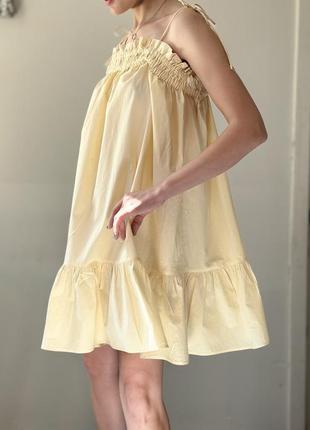 Платье сарафан нежно желтое оверсайз на тонких бретелях
