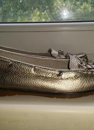 Золотисті жіночі туфлі низький хід мокасини з китицями footglove натур шкіра