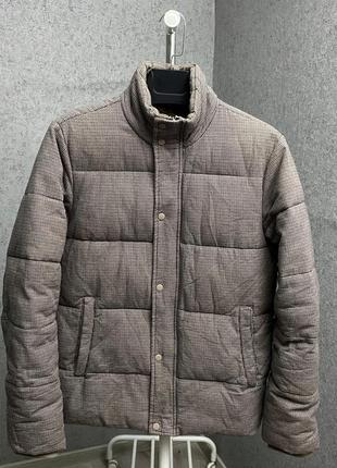 Бежевая зимняя куртка от бренда topman