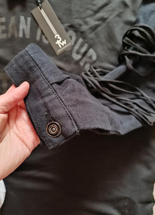 Чорное платье.