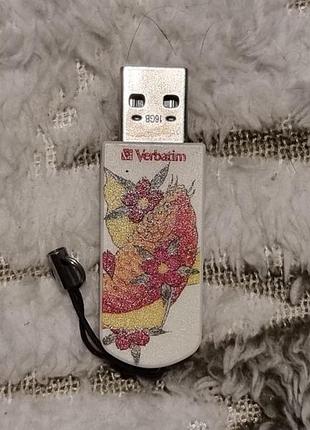 Флешка 16 гб verbatim 8.84/19.7 з малюнком біла