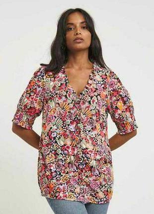 Очень красивая блуза в цветочный принт 24/58-60 размера