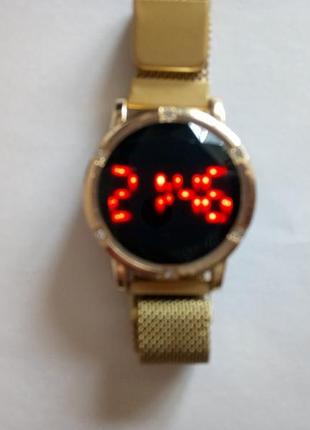 Жіночий наручний годинник kurren з магнітною застібкою