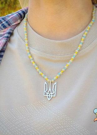 Намисто чокер молочний жовто-блакитні намистини. герб україни....