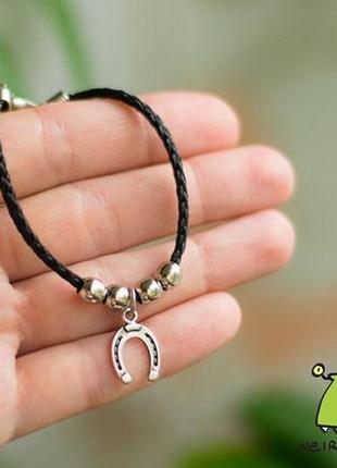 Браслет "чорна нитка". підкова