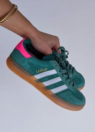 Отличные женские кроссовки adidas gazelle indoor collegiate green pink зелёные