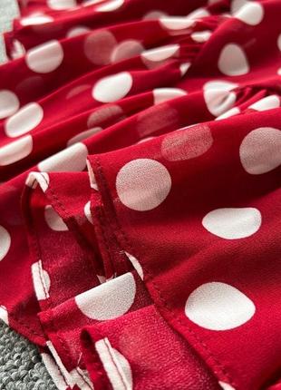 Женское длинное красное платье в горошек7 фото