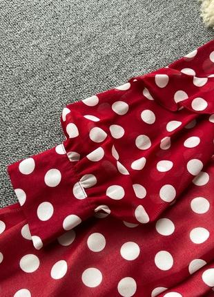 Женское длинное красное платье в горошек6 фото