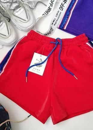 Круті шортики з блискучою переливається тканини крутые шортики из блестящий переливающийся ткани