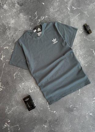 Чоловіча футболка adidas темно сіра | футболки від адідас