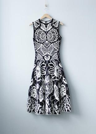 $1500 alexander mcqueen jacquard dress плаття жакардове чорно біле міді gucci prada burberry balmain fendi prada givenchy без рукавів сукня