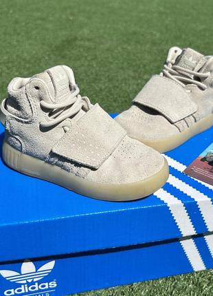 Детские кроссовки adidas tubular invader strap i forum hoops midcity