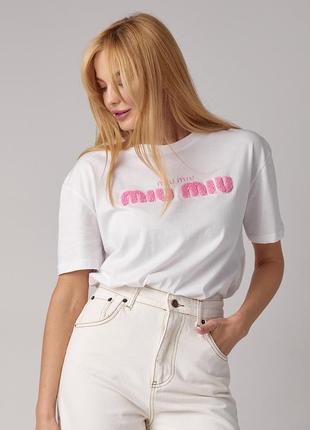 Жіноча футболка з написом miu miu.