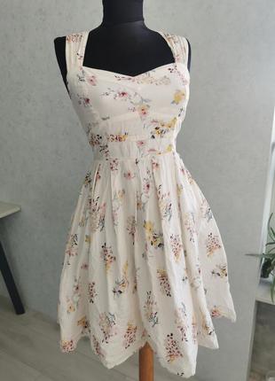 Красива бавовняна сукня