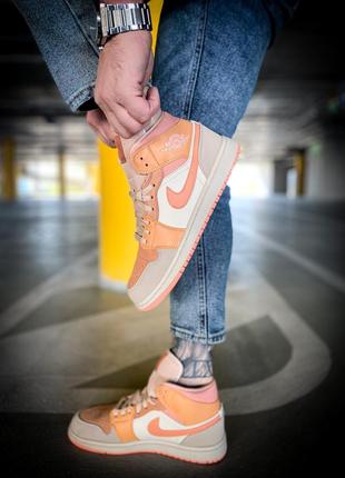 Женские кроссовки nike air jordan 1 retro mid apricot orange 36-37-40