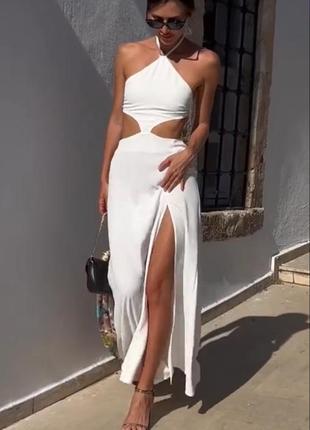 Сукня з розрізом