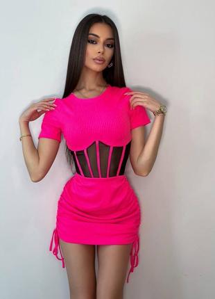 Соблазнительное платье мини с элементами корсета мустанг в рубчик с короткими рукавами приталенное стильное платье