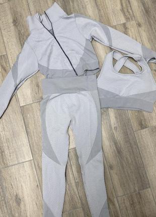Фитнес комплект костюм 3-ка серый рашгард лосины топ новый
