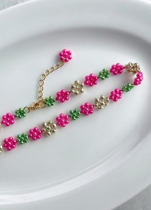 Чокер из бисера ромашки, чекер летнего цветочка, чокер цветочный, ожерелье ручной работы цветное яркое розовое зеленое колье