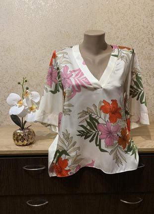 Фирменная блузка ткань по типу атлас 46-48