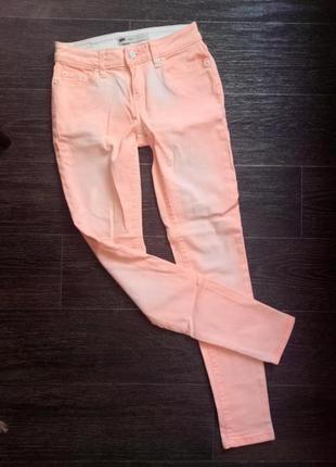 Levi's фирменные яркие джинсы размер 26