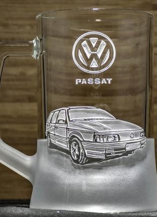 Пивной бокал с гравировкой автомобиля volkswagen passat фольксваген пассат - подарок для автолюбителя