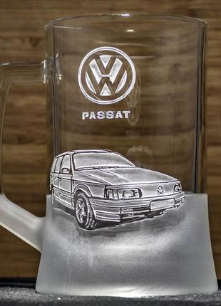 Пивной бокал с гравировкой автомобиля volkswagen passat фольксваген пассат - подарок для автолюбителя2 фото