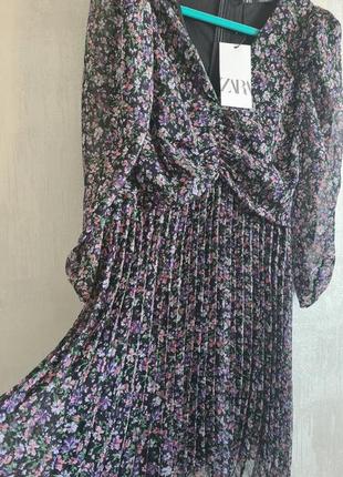 Платье новое зара летнее шифоновое с плиссировкой в мелкий цветочный принт