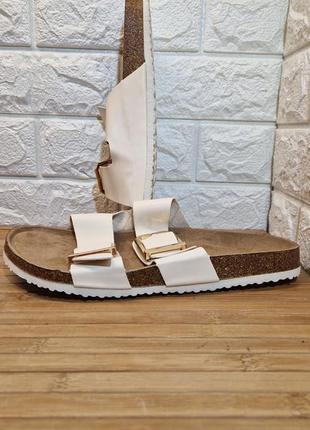 Шльопанці new look