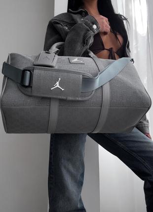 Большая спортивная сумка jordan monogram duffle grey серая