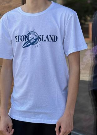 Футболка stone island белая с синим принтом
