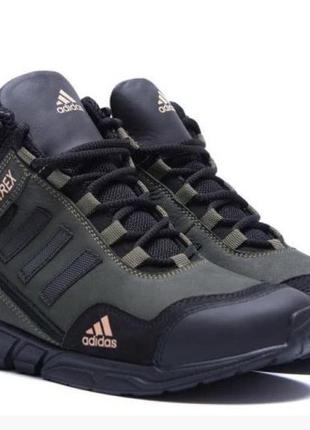 Шкіряні зимові ботинки adidas олива