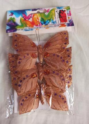 Красивый набор блестящих декоративных бабочек на прищепке