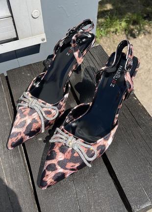 Леопардовые туфли на каблуке
