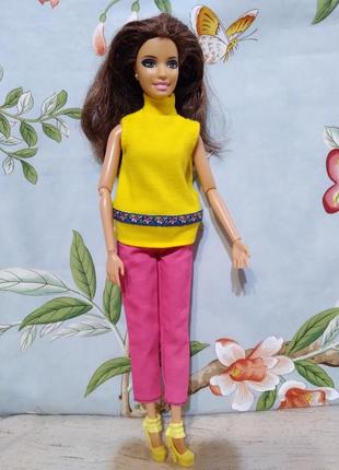 Одежда для куклы барби - наряд брючки с желтой длинной футболочкой. производство- китай.