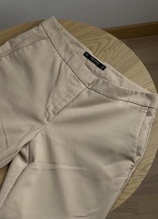 Класичні бежеві брюки zara