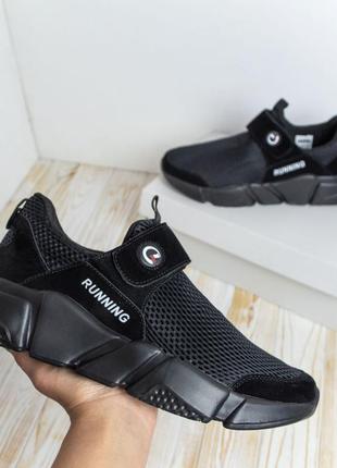 Круті чоловічі кросівки повністю чорні на знижки, якісний текстиль, топові сітки на літо