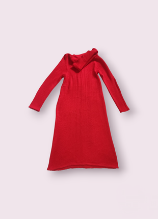 Красное вязаное платье миди под горло с длинным рукавом