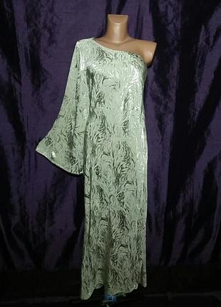 Нарядное платье макси в бельевом стиле на одно плечо с открытой спиной.цвет нежного шалфея.