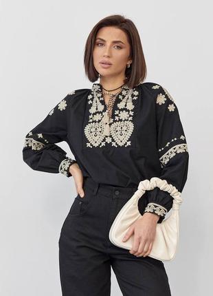 Жіноча стильна вишиванка, вишита сорочка, чорна з українським орнаментом, блуза з вишивкою з довгим об'ємним рукавом в українському стилі
