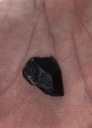 Раух-топаз камень 19*15*10  мм. натуральный раух-топаз